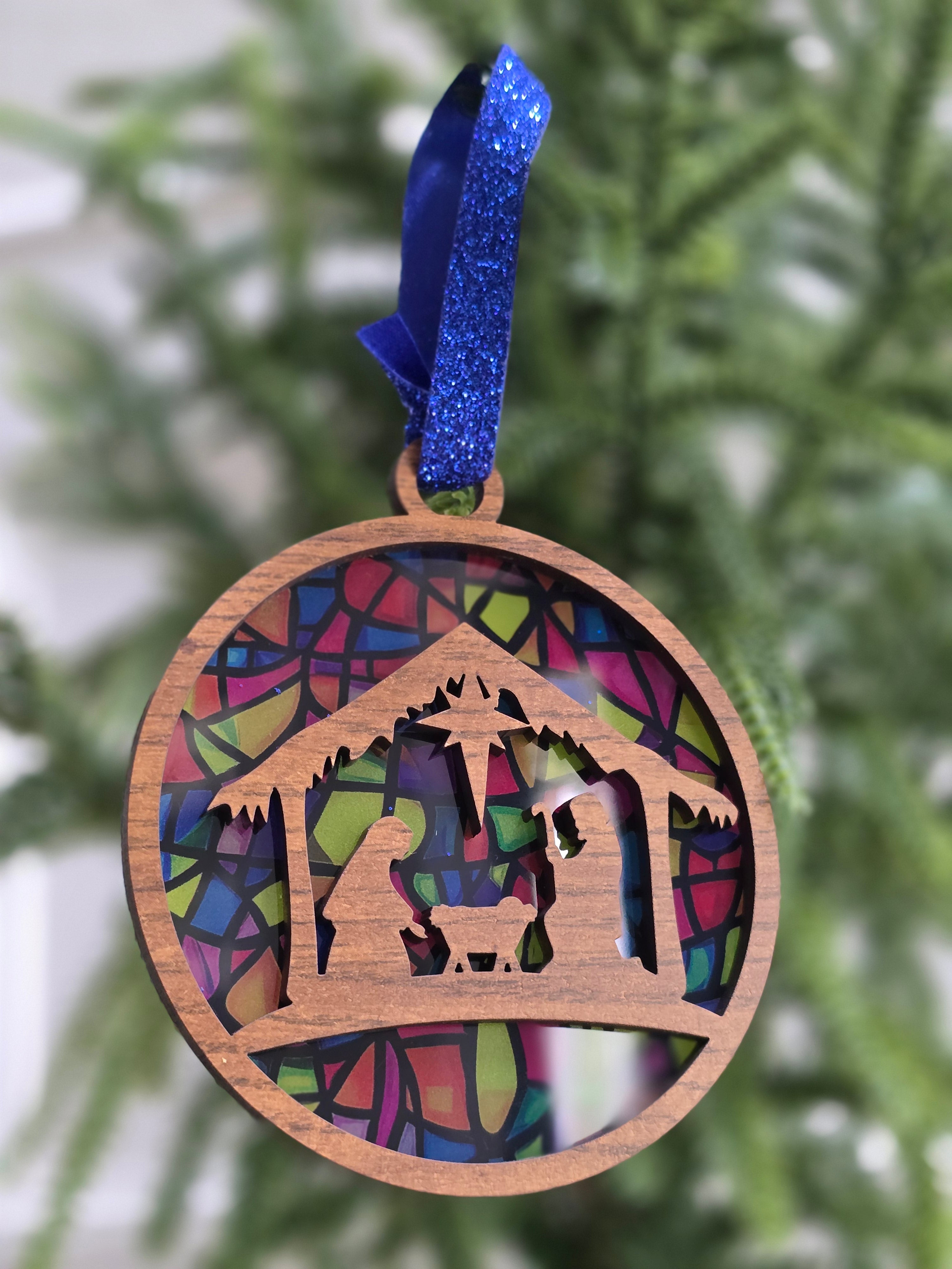 Nativity Ornament – Mary with Manger personalized name detail