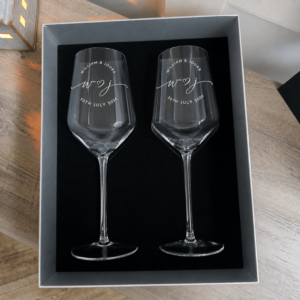 Top view of two personalized wine glasses arranged inside the presentation box