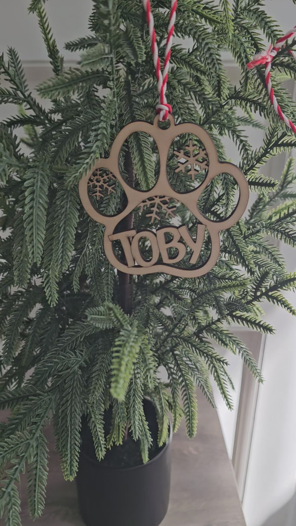 Pet Paw Ornament – Personalized Dog & Cat Christmas Tree Decor